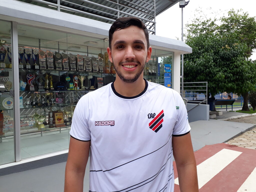 Vitor Moraes, meio de campo do Athlético