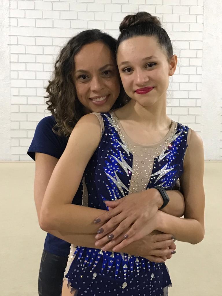 Daniela Oliveira, professora e técnica da ginástica rítmica do CBH e Letícia Carvalhaes