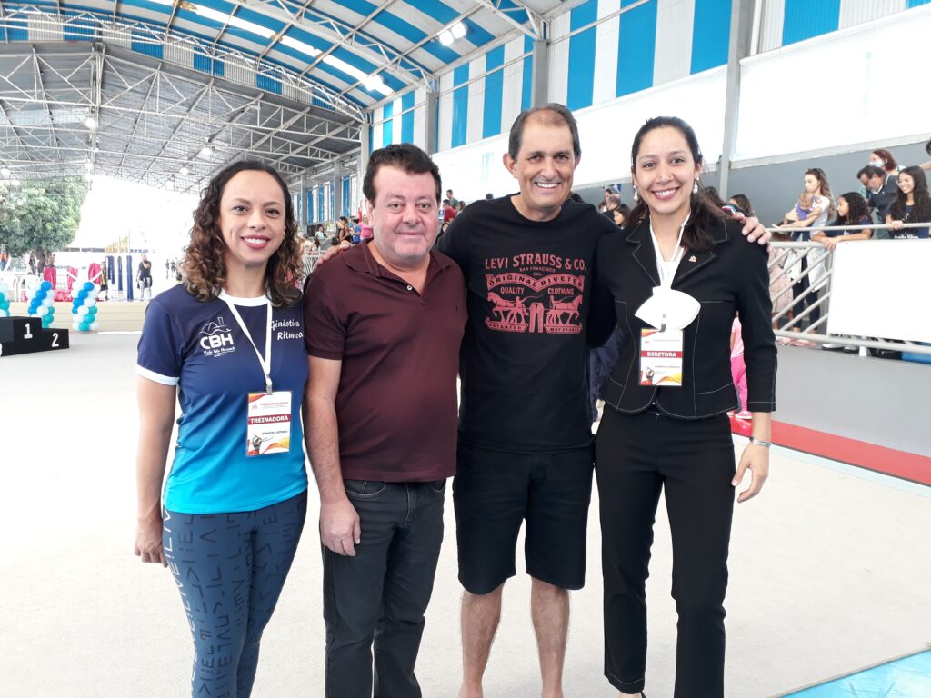 Daniela Oliveira, treinadora da GR no CBH, Alexandre Jacks, vice-presidente do CBH, e Almir Caixeta, presidente do CBH, ao lado da diretora técnica da FMG, Paula Debien.