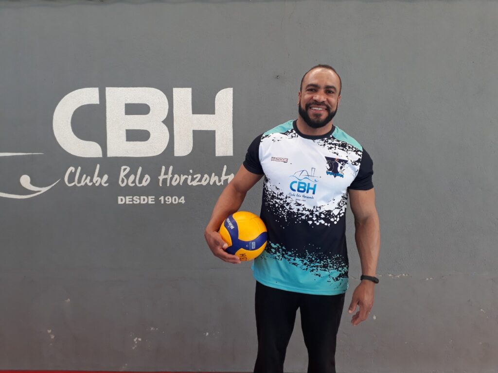 Ronderson Duarte, professor de vôlei do CBH