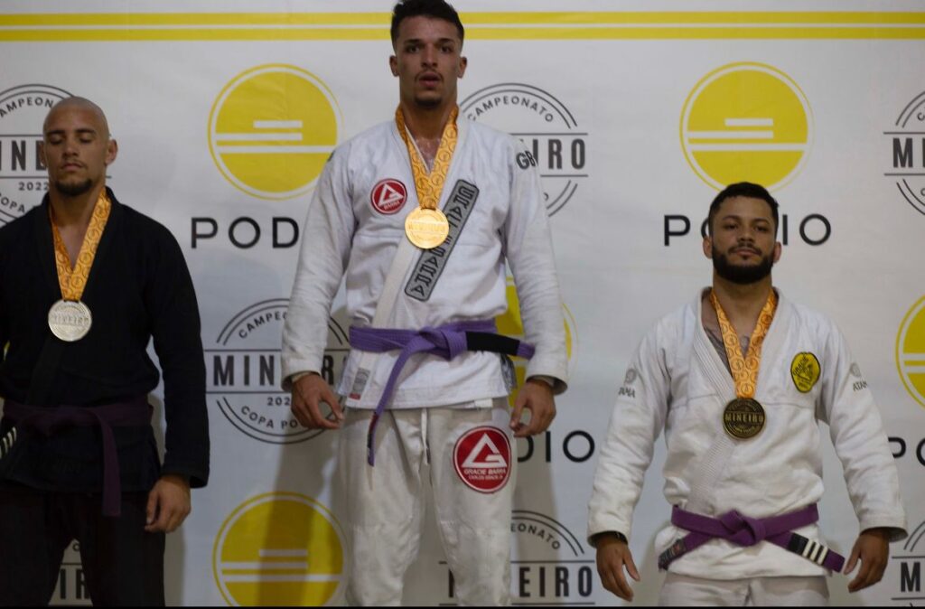 Ian Lucca conquistou o ouro no Campeonato Mineiro 2022 de Jiu-Jitsu - Oficial Copa Podio na categoria Adulto Roxa Médio Masculino