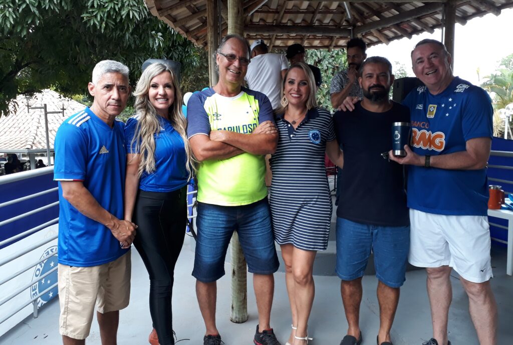 Geraldo Gonzaga e sua esposa Maria Aparecida Alves, ao lado do diretor de Esportes, Rui César. Pollyanna Martins e o seu marido Vitor Dias ao lado do diretor de Sede, Carlos Caixeta (Carlão).
