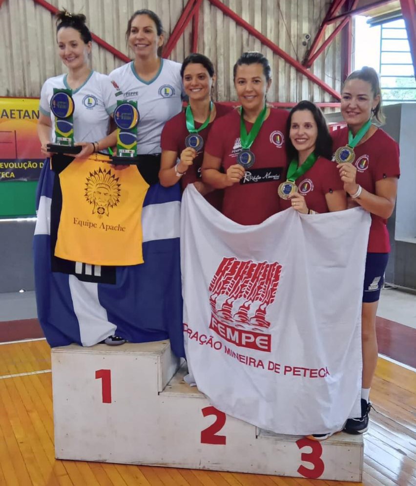 Bárbara e a atleta do CBH Fabiana, vice-campeãs na categoria 30-39