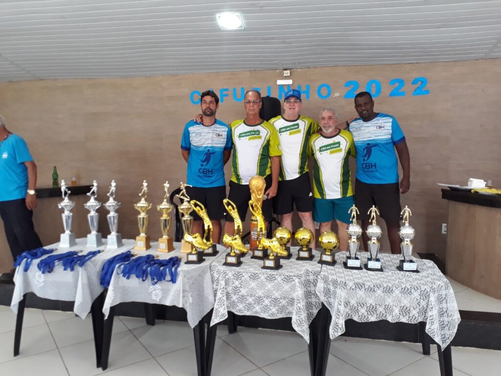 Renato Melo, professor de futebol do CBH ao lado do diretor de Esportes, Rui César, diretor de Sede, Carlos Caixeta (Carlão), Lairson de Assis e o auxiliar técnico de futebol do CBH, Cristiano Amorim.